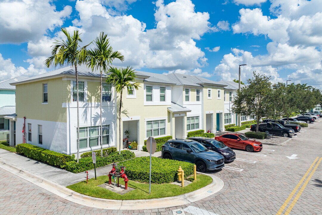 Green Turtle Club - Townhomes in Miami, FL - Foto de edificio