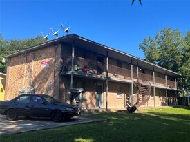 1842 Thompson St in La Marque, TX - Building Photo