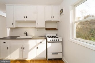 4400 Garrett Park Rd in Silver Spring, MD - Building Photo - Building Photo