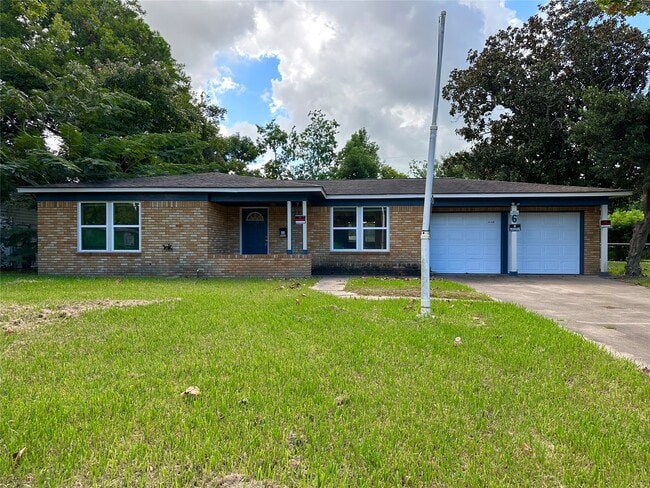 property at 6 E Southlawn Ave