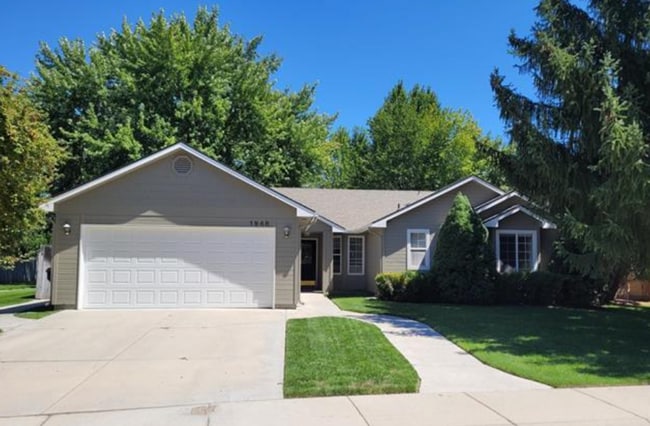 property at 1948 E Laurelwood Dr