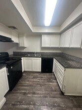 3600 Ashe Rd in Bakersfield, CA - Foto de edificio - Building Photo