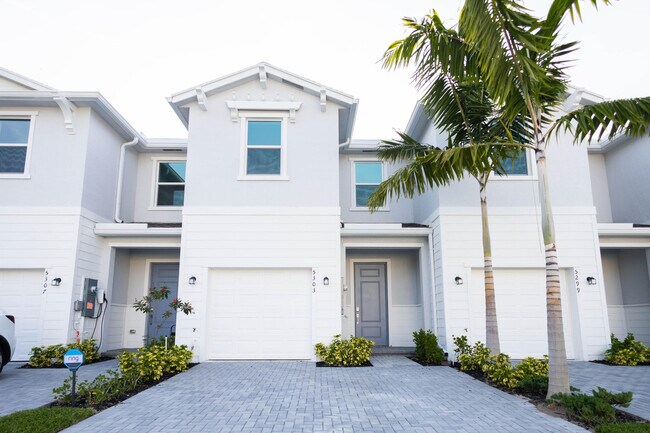 5303 Flannigan Wy in Greenacres, FL - Building Photo - Building Photo