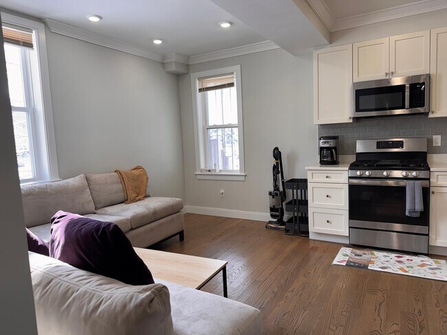 93 George St, Unit 1 in Boston, MA - Foto de edificio - Building Photo