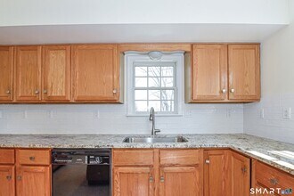 5 Moody Ave in Fairfield, CT - Foto de edificio - Building Photo