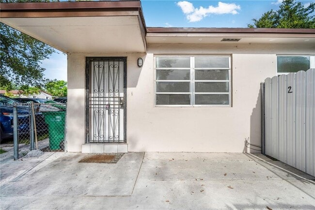 2833 NW 101st St in Miami, FL - Building Photo - Building Photo