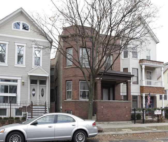 3020 N Clifton Ave in Chicago, IL - Foto de edificio - Building Photo