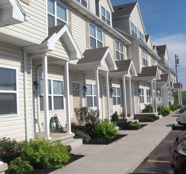 Alexander Estates in Amherst, NY - Building Photo