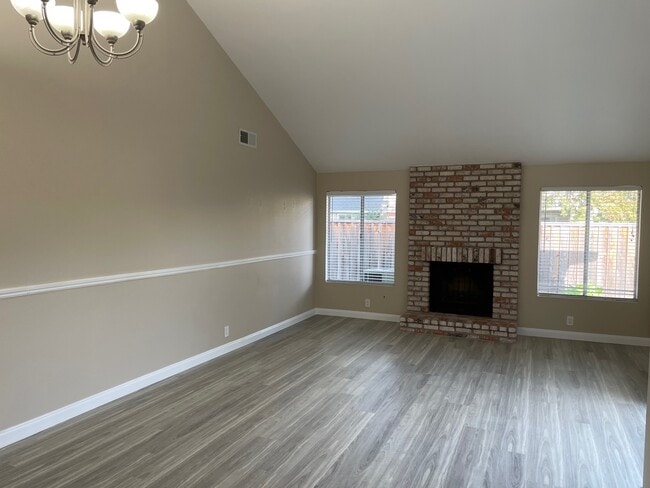 1111 Lord Nelson Ln in Foster City, CA - Foto de edificio - Building Photo