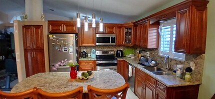 7967 NW 186th Terrace in Hialeah, FL - Building Photo - Building Photo