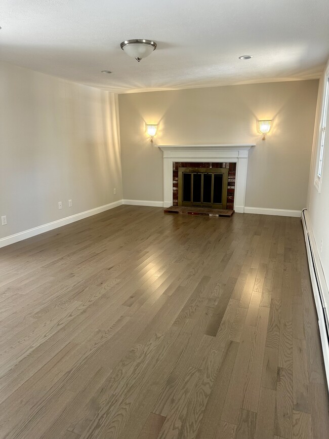 63 Rosemary Ln in Falmouth, MA - Foto de edificio - Building Photo