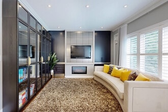 567 Melrose Ave in Toronto, ON - Building Photo - Building Photo