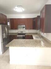7001 SW 89th Ct in Miami, FL - Building Photo - Building Photo
