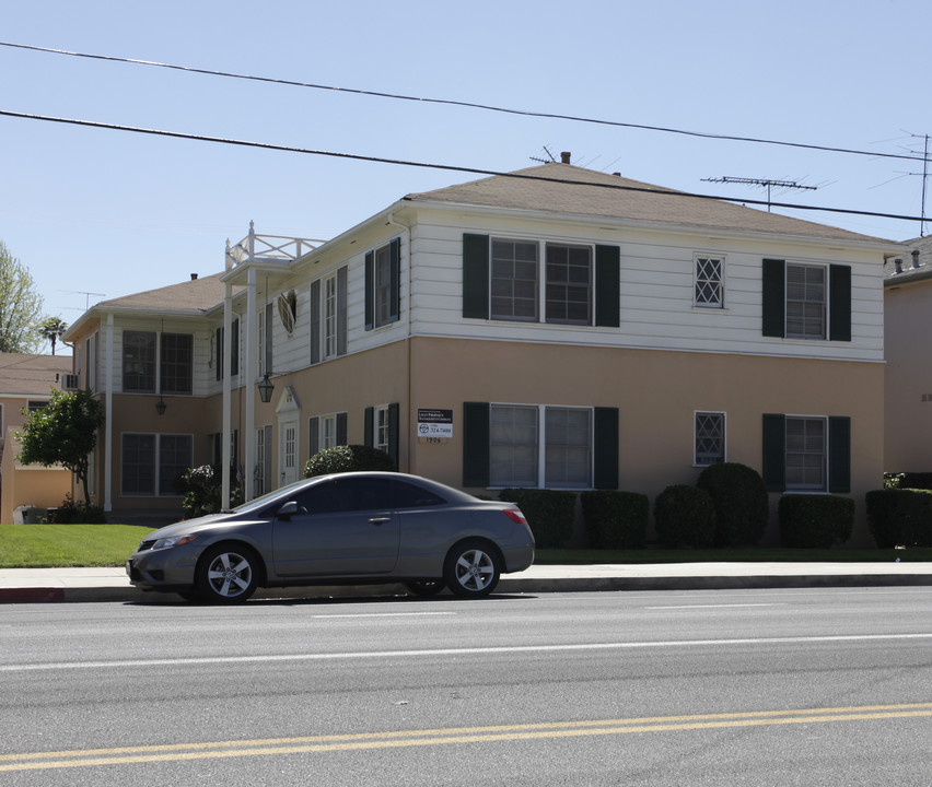 1906 W Verdugo Ave in Burbank, CA - Building Photo