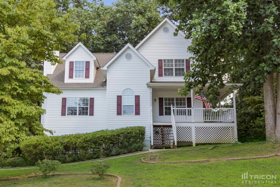 123 Bridgewood Dr in Douglasville, GA - Building Photo