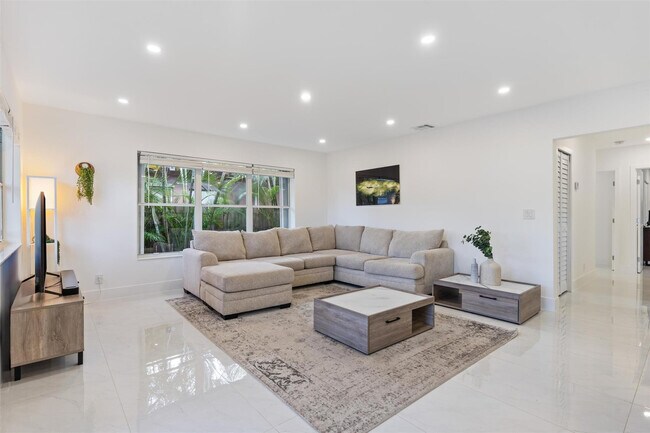 1409 NE 2nd Ave in Fort Lauderdale, FL - Building Photo - Building Photo