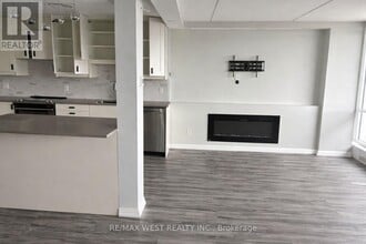 2 Glamorgan Ave in Toronto, ON - Building Photo - Building Photo