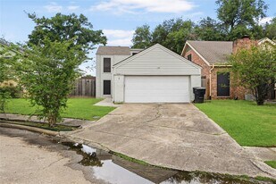 5106 Spruce Forest Dr in Houston, TX - Building Photo