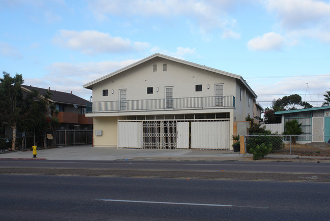 4449 Clairemont Dr in San Diego, CA - Building Photo - Building Photo