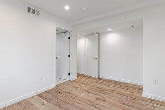 10821 Hartsook St in North Hollywood, CA - Foto de edificio - Building Photo