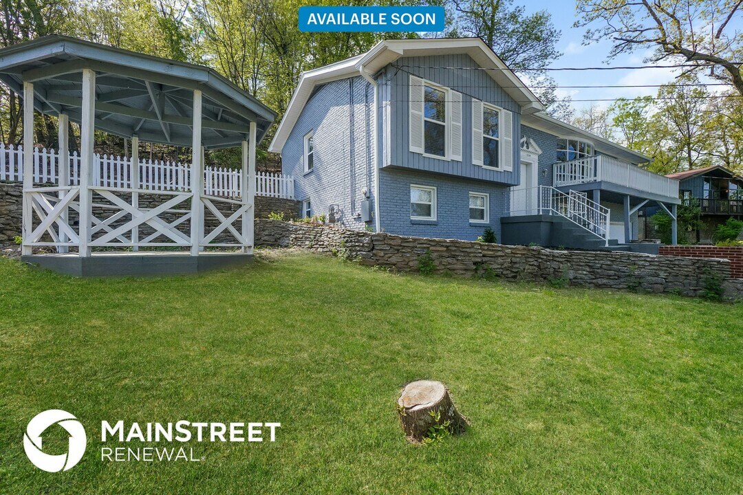 1210 Rudgate Cove in Louisville, KY - Building Photo