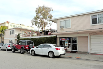 Bayside Apartments in Long Beach, CA - Building Photo - Building Photo