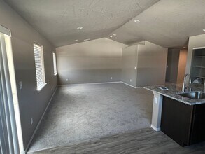 4261 W Wood Ct in Moses Lake, WA - Foto de edificio - Building Photo