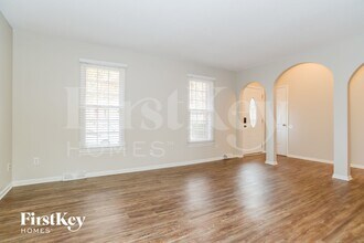 5912 Walnut Creek Cir in Parkville, MO - Building Photo - Building Photo