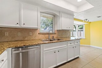 4518 N Heron Dr in Seabrook, TX - Building Photo - Building Photo