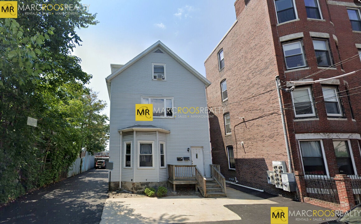 21 Highgate St, Unit 21 in Boston, MA - Building Photo