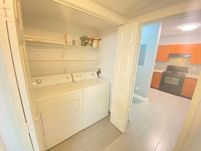 300 E South St in Orlando, FL - Building Photo - Building Photo