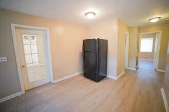1038 Dover St in Tallahassee, FL - Building Photo - Building Photo