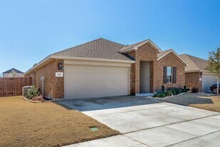 810 Wolf Creek in Cleburne, TX - Building Photo