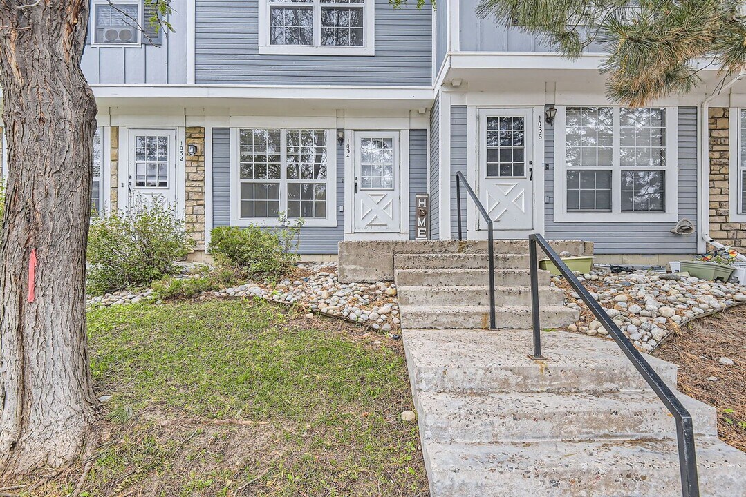 1034 S Paris Ct in Aurora, CO - Building Photo