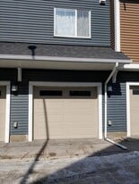 1225 Kings Heights Way SE in Airdrie, AB - Building Photo