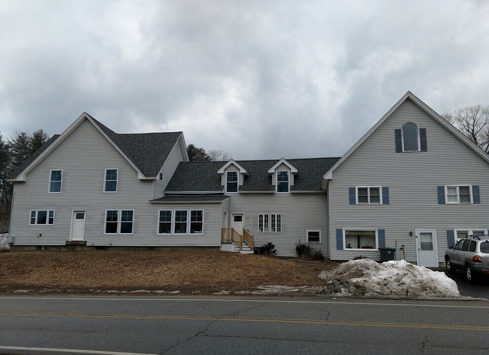 41 Zapora Dr, Unit 1 in Hooksett, NH - Building Photo