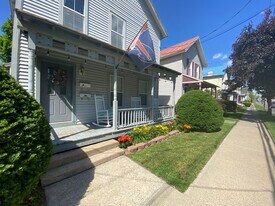 133 Washington St, Unit 1 in Saratoga Springs, NY - Building Photo