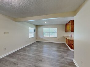 403 Monroe Ave in Apopka, FL - Foto de edificio - Building Photo