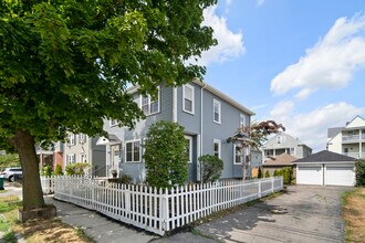 57 Yale St in Medford, MA - Foto de edificio - Building Photo