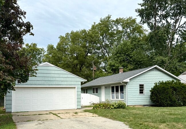 property at 1917 S Harding Dr