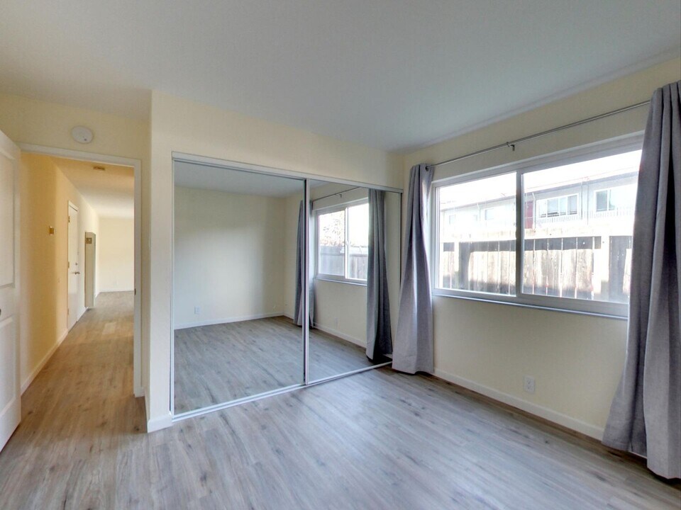 337 Schafer Rd-Unit -1 in Hayward, CA - Building Photo