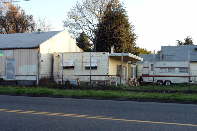 7511 N Clarendon Ave in Portland, OR - Building Photo - Building Photo