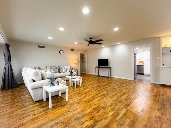 property at 637 S Ripple Creek Dr