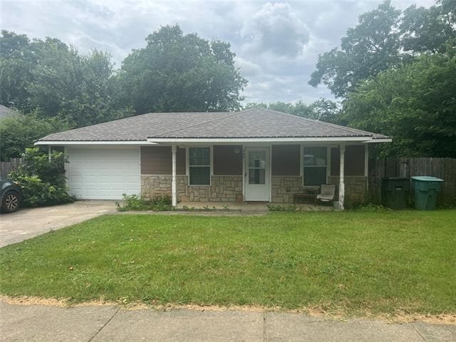 property at 604 S Maxey St