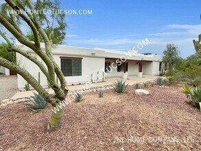 1005 W Los Altos Rd in Tucson, AZ - Building Photo - Building Photo