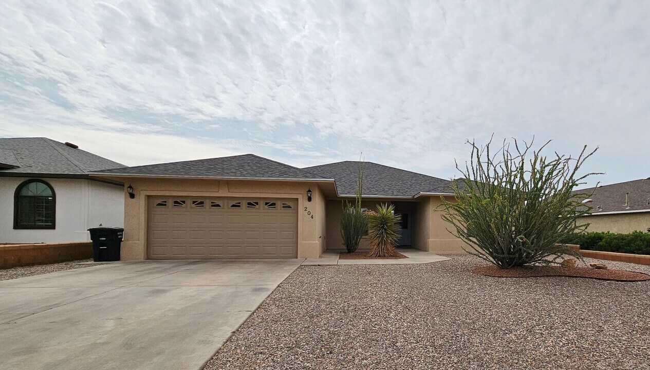 204 Ascot Parade in Alamogordo, NM - Building Photo