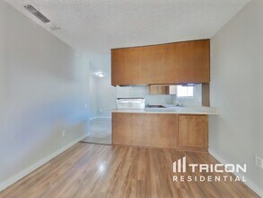 7827 Charmette Way in Sacramento, CA - Building Photo - Building Photo