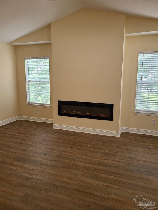501 E Burgess Rd in Pensacola, FL - Building Photo
