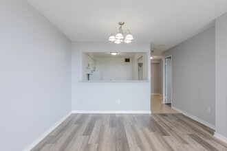 Forest Park Circle Ltd. in Mississauga, ON - Building Photo - Building Photo