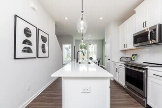 1430 Creekside Cir NW in Atlanta, GA - Building Photo - Building Photo